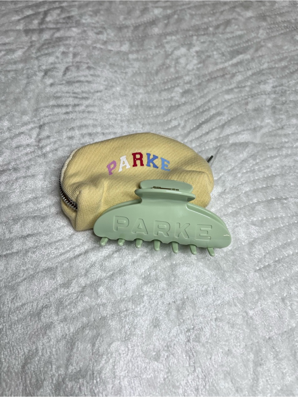 PARKE Seafoam Claw Clip💚 - Picture 3 of 6